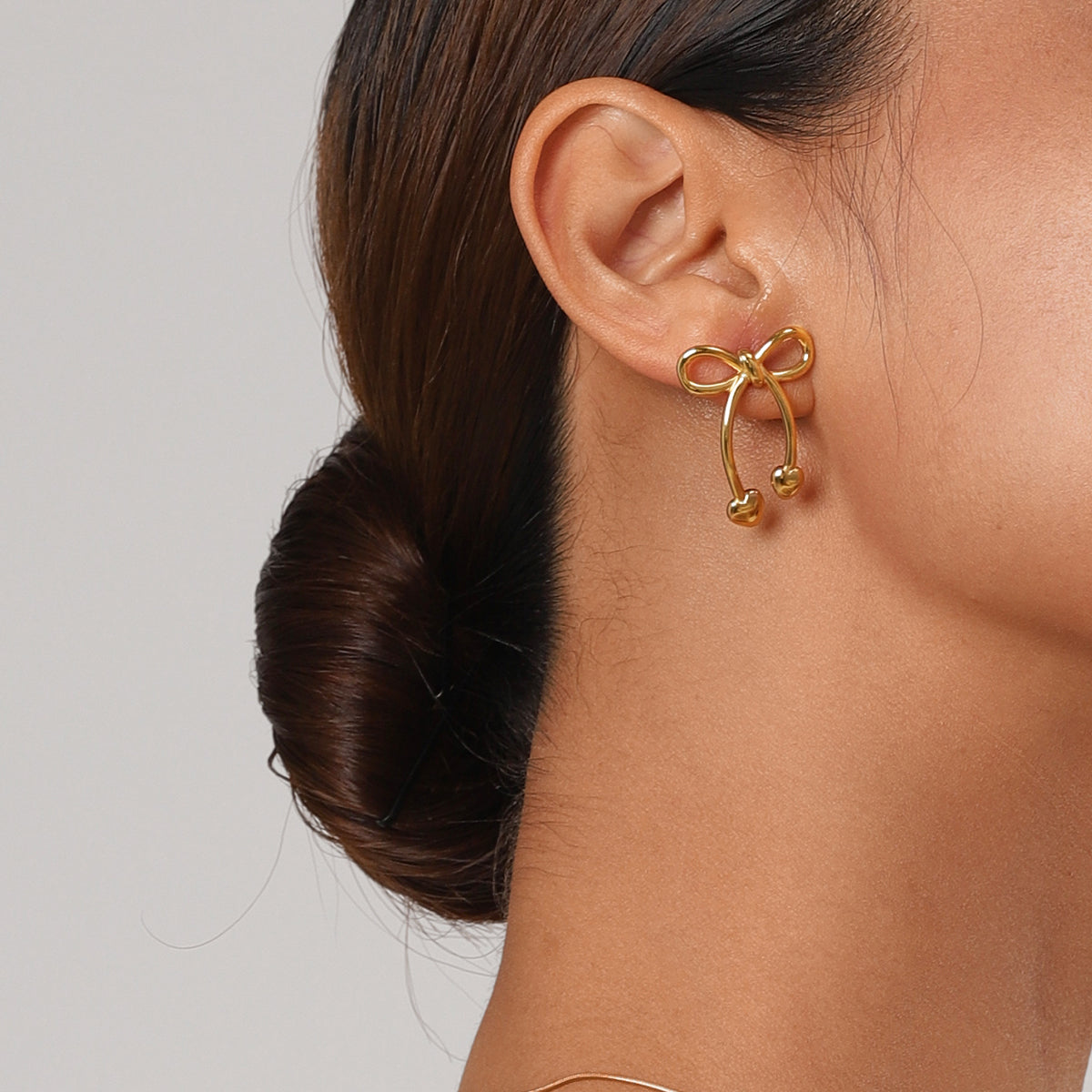 Elegant Bow Earrings – 18K Gold-Plated Stainless Steel Design