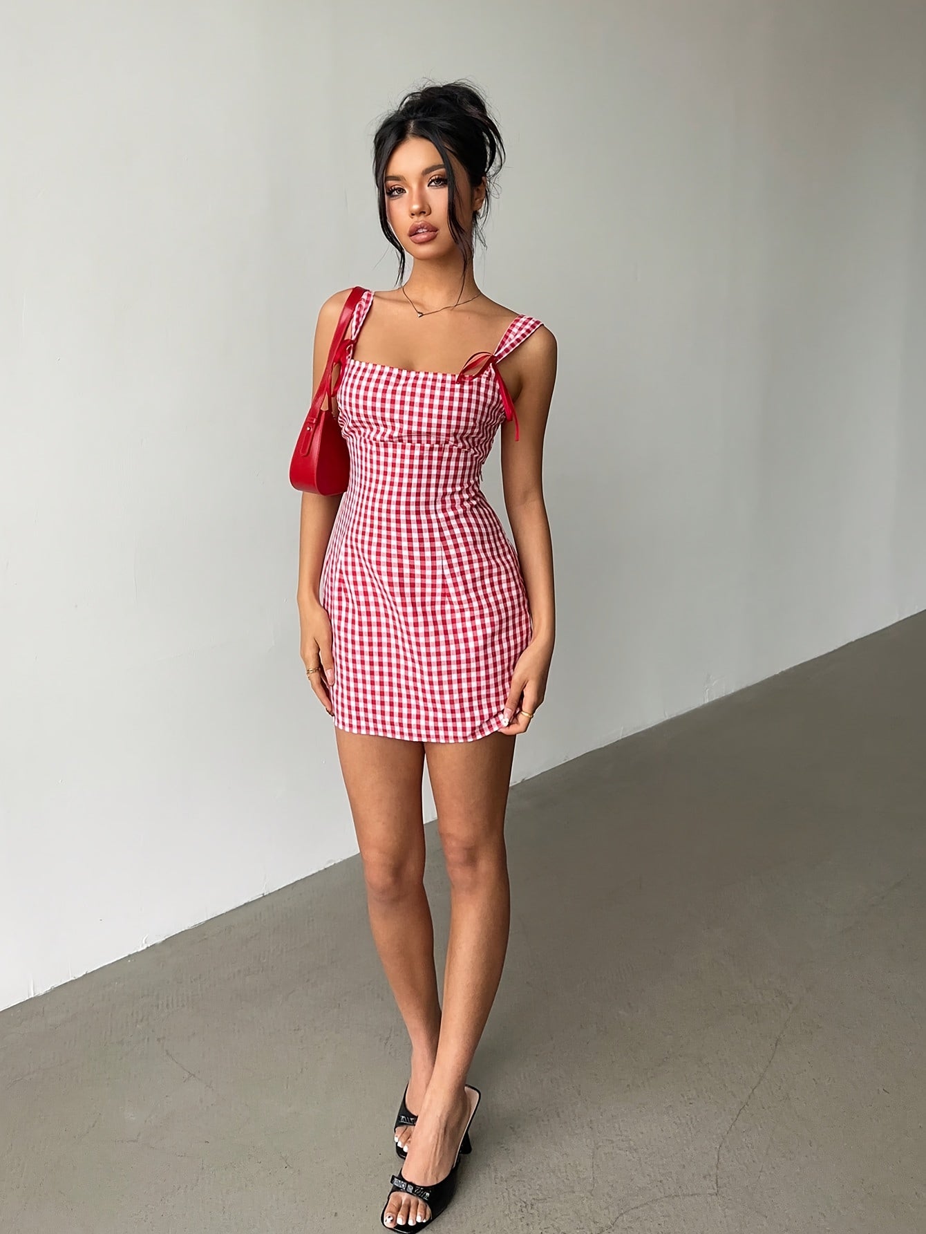 The New Y2K Fashionable Checkered Mini Halter Dress For Women In Spring And Summer Is Suitable For Young Girls' Concerts