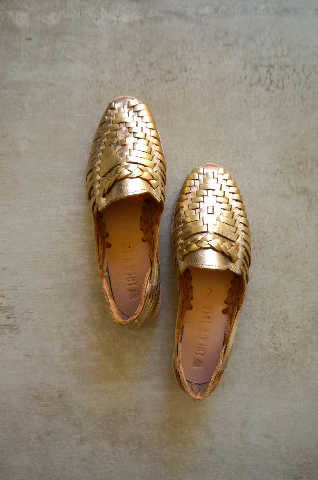 GOLD LEATHER HUARACHE See size chart under “more details”