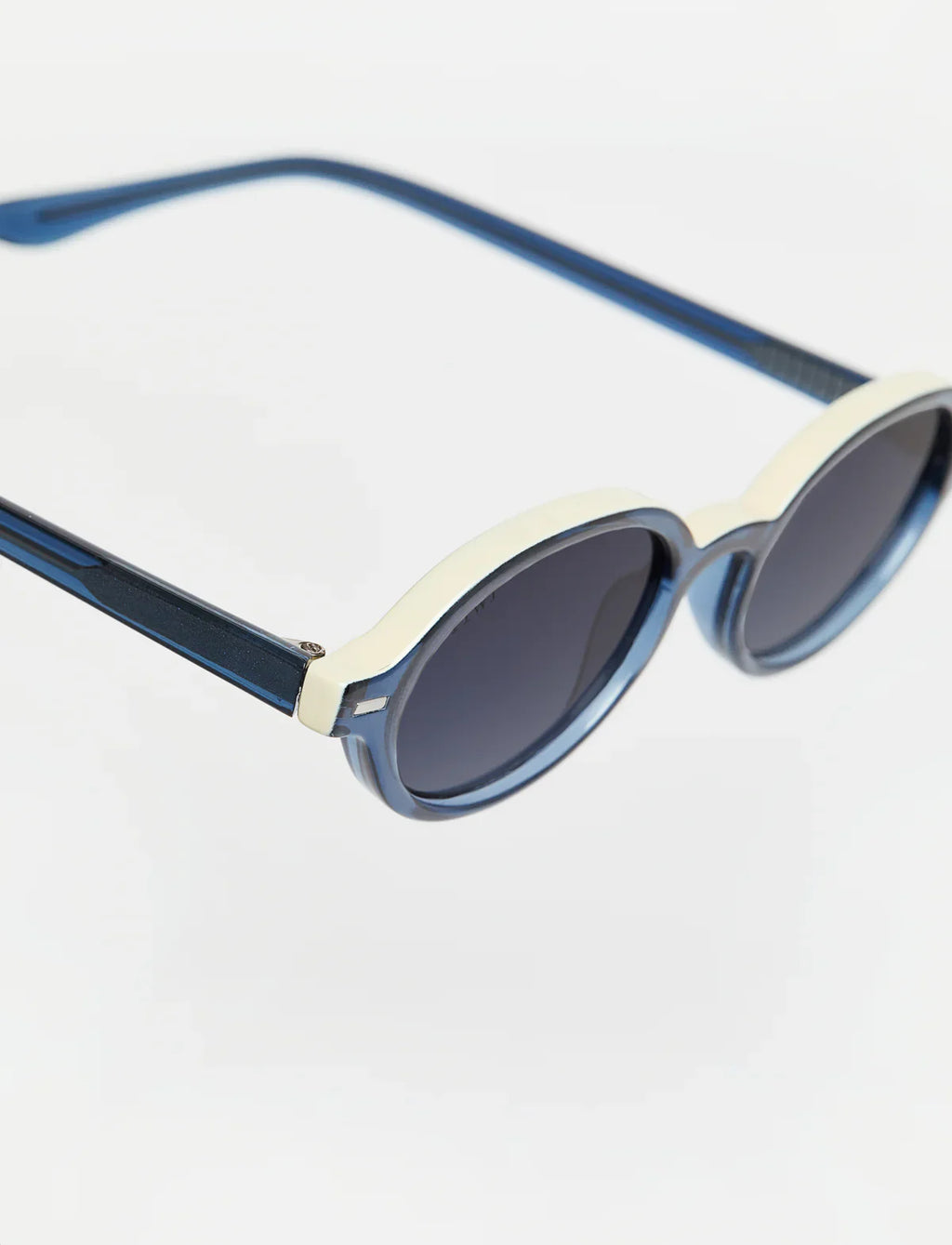 BELL See size chart under “more details”