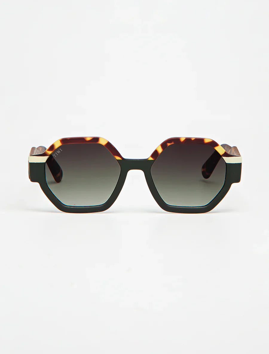 VALETTE See size chart under “more details”