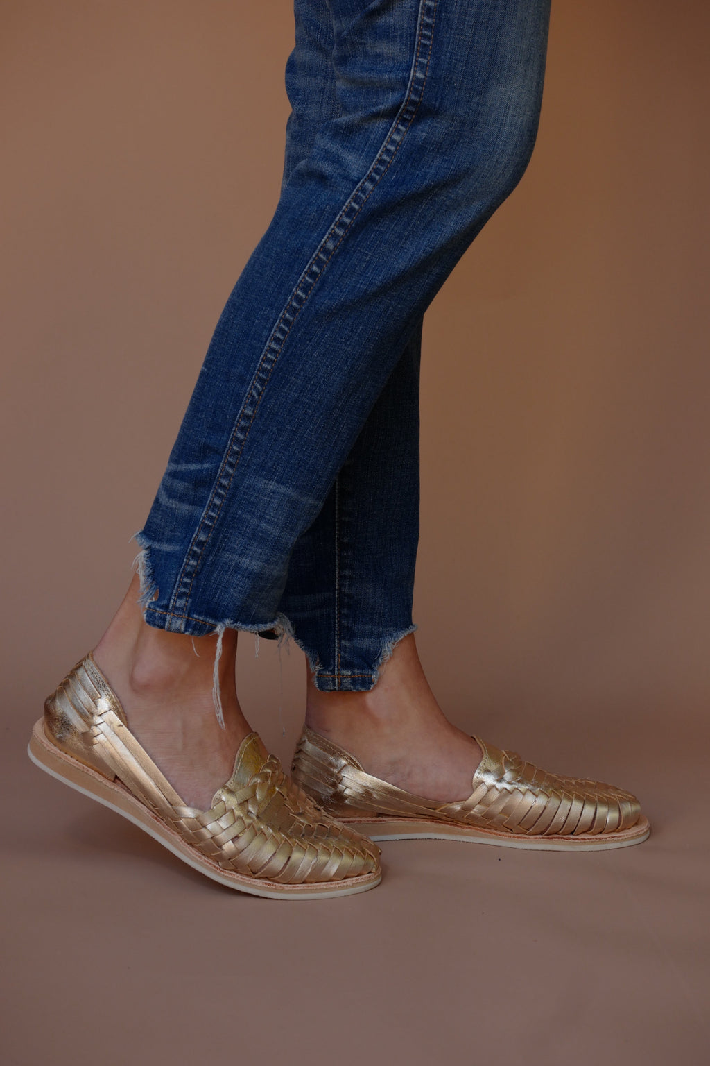 GOLD LEATHER HUARACHE See size chart under “more details”
